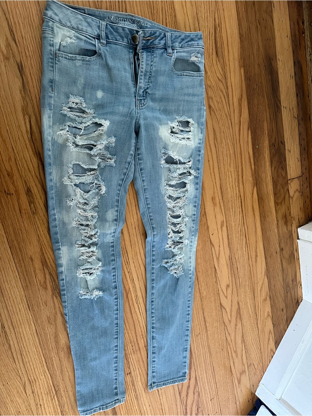 American Eagle Outfitters Two-Pack Skinny Jeans in Light Blue and Dark Blue - Picture 6 of 6